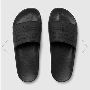 Gucci logo rubber slide sandal 🖤